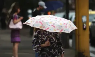 Предупредителен код за значителни валежи е в сила за седем