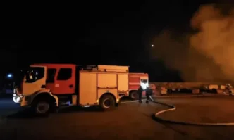 Пожар избухна в база за вторични суровини в Сливен