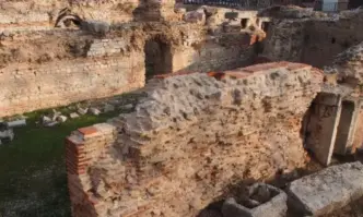 Започна укрепването на античната кула на Римски терми