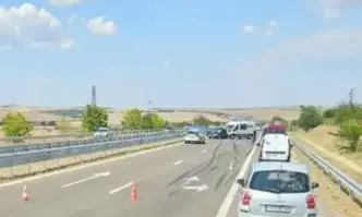 Задръстването е километрично Тежка катастрофа затвори автомагистрала Тракия на изхода