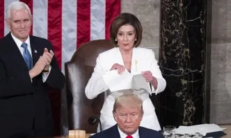 Тръмп игнорира ръкостискането на Нанси Пелоси, тя скъса речта му