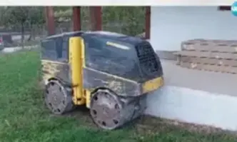 Жена намери валяк в двора на къщата си в Ботевград