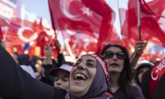 Изборите в Турция: Ердоган и Кълъчдароглу в оспорвана битка часове преди вота