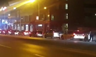 Колони от автомобили се извиха и пред бензиностанциите в Сърбия