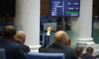 Трети опит ще направи парламента да гласува втория внесен вот