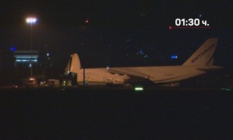 Три камиона с извънгабаритен товар напълнили украинския самолет АН-124
