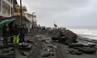 Спасителните операции на италианските пожарникари продължават в регионите тежко засегнати