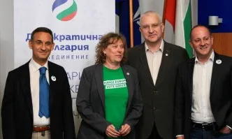 Кънев призна, че му е трудно да води листата на Демократична България