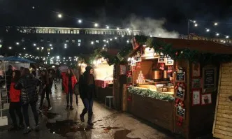 Забраняват масите и консумацията на място на откритите Коледни базари в София