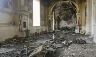 Руски бомби разрушиха историческа катедрала в Одеса (СНИМКИ)