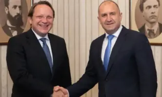 Днес комисарят по въпросите на съседството и разширяването Оливер Вархеи