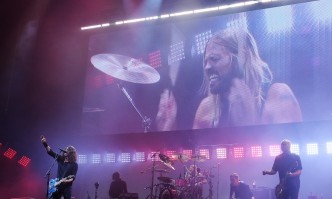 Почина барабанистът на Foo Fighters Тейлър Хокинс
