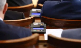 Парламентът в последен опит за увеличение на минималната работна заплата