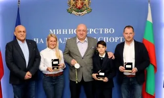 Кралев награди Стратиева и Цолов след успехите в Европейския рали шампионат и Световните серии по картинг