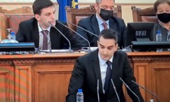 Журналистката Полина Паунова се обяви в защита на младият депутат