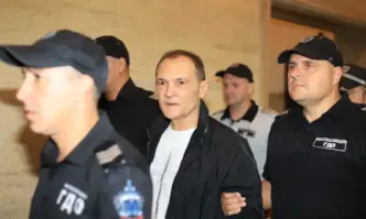 Васил Божков влезе в съда на фона на аплодисменти