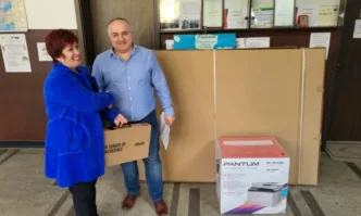 Община Благоевград дари на детски градини и училища компютри и интерактивни дъски