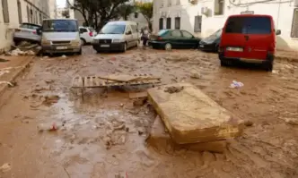 След като опустошителни наводнения които заляха Валенсия Министерство на външните