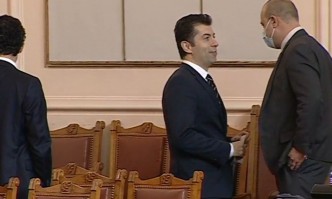 Извънредно заседание на Народното събрание гласува оставката на Стефан Янев