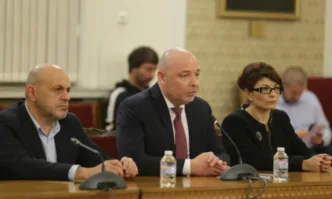 Не знам какво пише в папката на Габровски но ще