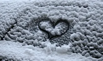 През това денонощие над страната ще преобладава облачно време на