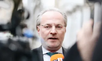 Разочаровано мълчание и тук там прокарване на тезата за инсценировка е