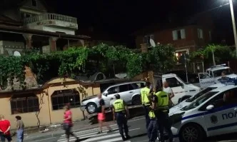 Кола се вряза в кафе в Дупница, има загинал и ранени