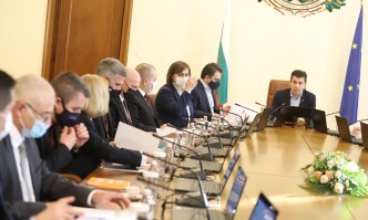 Служители в администрацията на Министерски съвет са били принуждавани да