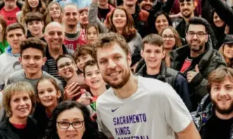 Българският баскетболист Александър Везенков не взе участие при победата на