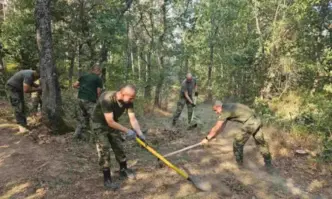 Военнослужещи участват и днес в гасенето на пожара в планината Славянка