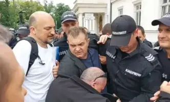 Искал да внесе подписка за импийчмънт на Радев Няколко души