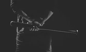 Мъж преби жена си с бухалка, двете и ръце са счупени