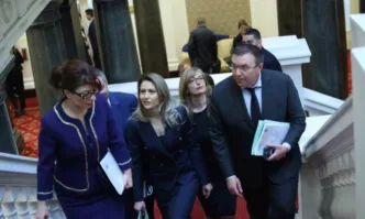 ГЕРБ СДС продължават консултациите в парламента в търсене на подкрепа за