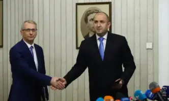 Коалицията Продължаваме промяната Демократична България ще върне днес на президента