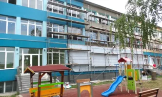 Напредват строително-монтажните работи в детската градина в Дерманци