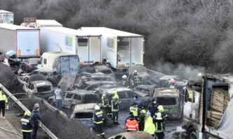 Голяма верижна катастрофа с над 40 превозни средства в Унгария (СНИМКИ)