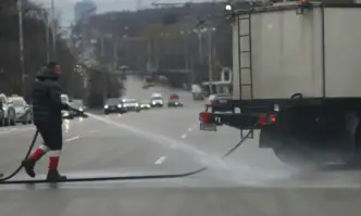 Във връзка с миене на транспортния подлез на бул Сливница