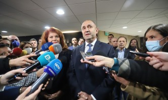 С прогнозни резултати от около 1 5 млн гласа Радев става