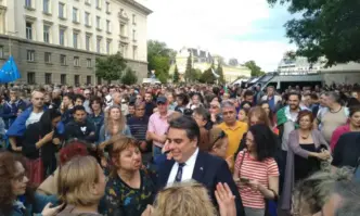 От Фейсбук профила на Цецка БачковаА има политици които трябваше