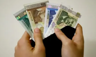 Причините зад сериозната разлика между заплатите в частния и държавния сектор