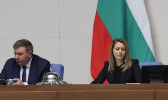 Депутатите приеха на второ четене нови санкции за дискриминация Повишава