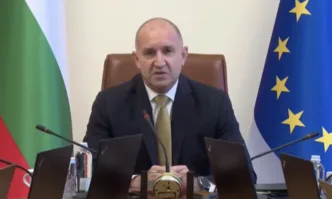 Радев: Забраняваме рекламата на хазарт