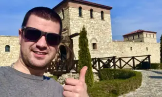 Един от 13 те депутати избрани от партия Величие се отказва