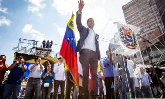 Посланичката на Венецуела: Гуайдо не управлява и една полицейска кола