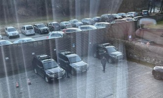 Кирил Петков с три коли на НСО в хотел във Велинград?