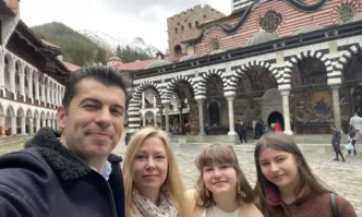 За Великден – Петков с Линда и децата на Рилския манастир