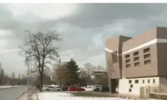 Вероятно уцелили колата му със снежна топкаТаксиметров шофьор е стрелял