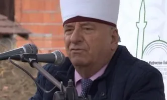 Свалиха главния мюфтия на Северна Македония, оженил се за 50 г. по-млада