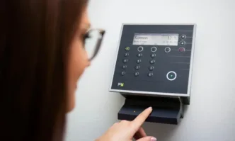 Полу-Шенген? Франция въвежда биометричен контрол на 120 пристанища и летища