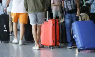 280 души бяха блокирани на летище Лутън във Великобритания Сред